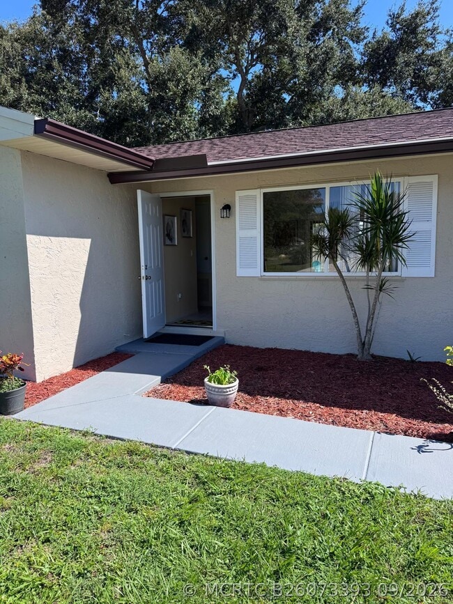 Building Photo - 2386 SE Longhorn Ave