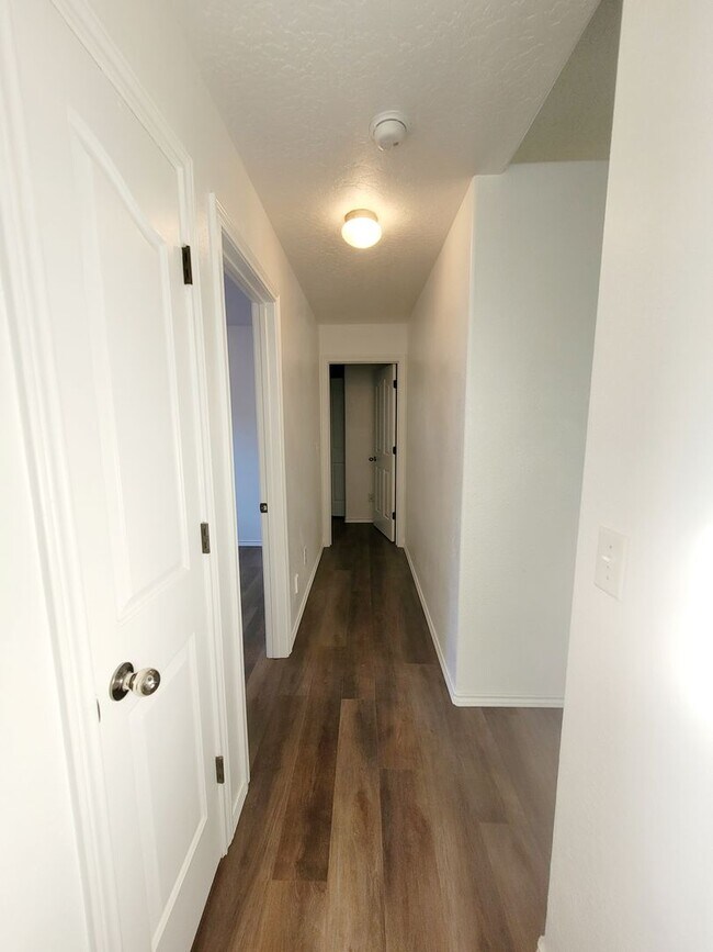 Foto del edificio - Newly upgraded 4 bedroom