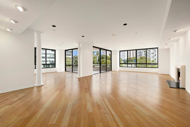 Building Photo - 10430 Wilshire Blvd