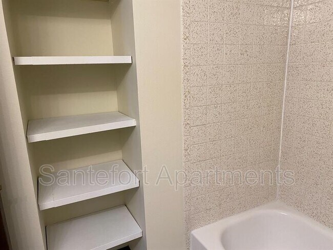 Foto del edificio - 5409 Haymeadow Ln