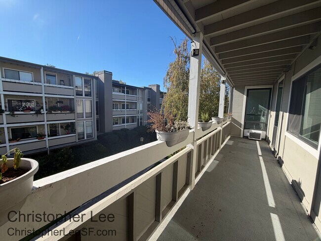 Foto del edificio - 1081 Beach Park Blvd