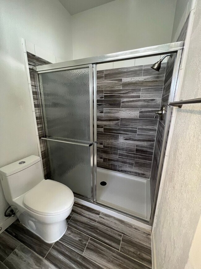 Foto del edificio - Single Story Home with 4 Bedrooms