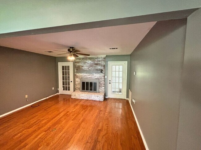 Foto del edificio - 1702 Rosemont Cir