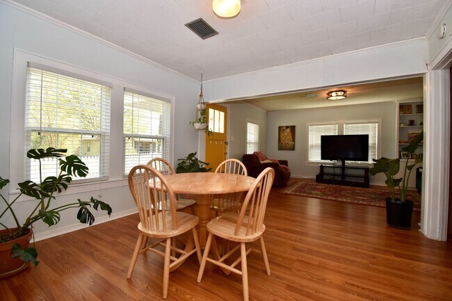 Building Photo - 3 Bed 2 Bath Home on Tech Drive