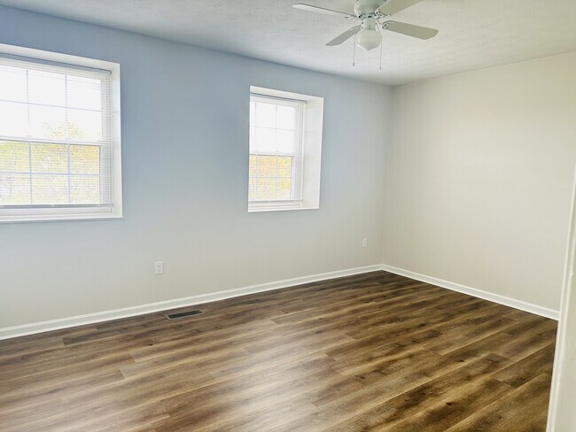 Foto del edificio - Ivy Ridge Apartments 147-155