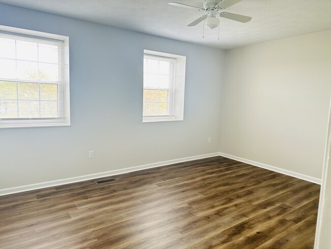 Building Photo - Ivy Ridge Apartments 147-155