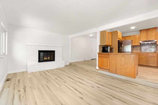 Building Photo - 785 Beryl St