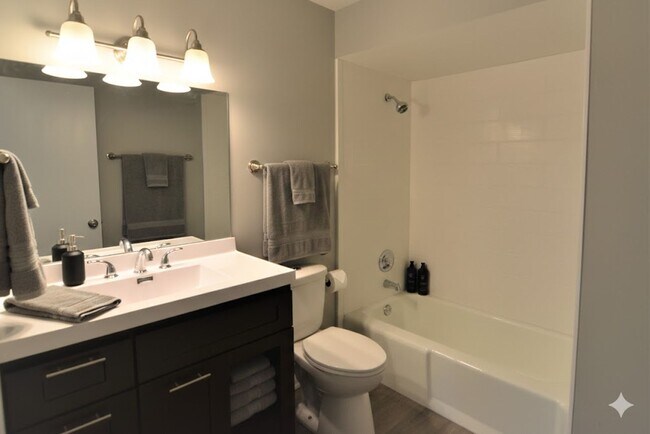 Foto del edificio - Newly Remodeled 1 Bedroom in Quiet Location