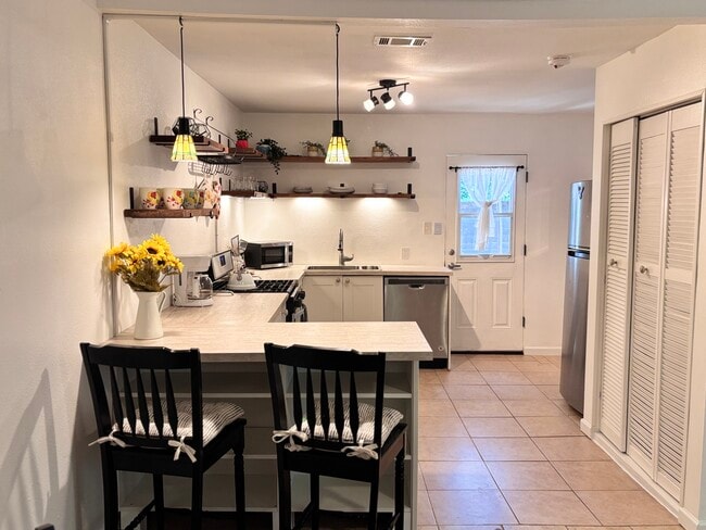 Building Photo - 5414 Bolm Rd