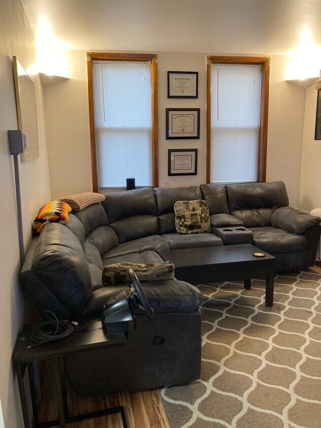 Foto principal - 208 Farnham Ave