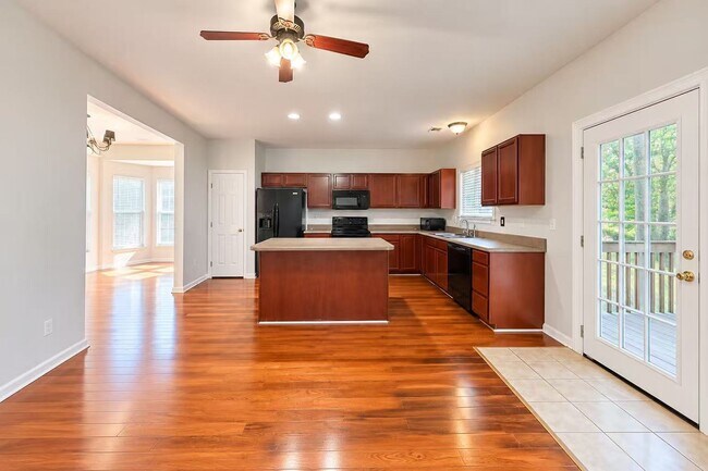 Foto del edificio - 468 Canewood Pl