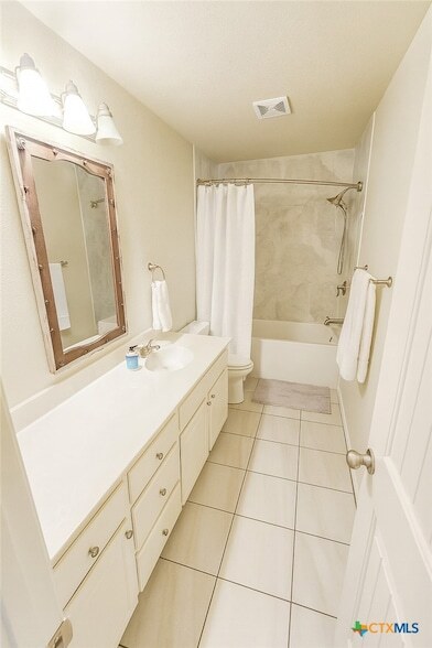 Building Photo - 2703 Tara Dr