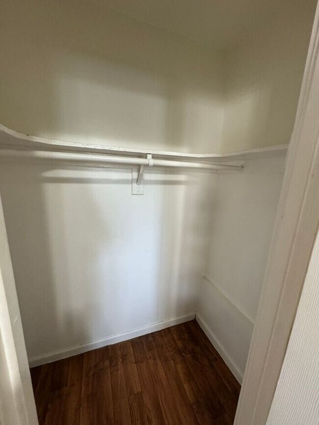 Foto del edificio - 4302 E Bellevue St