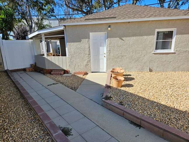 Building Photo - 610 Pine Dr
