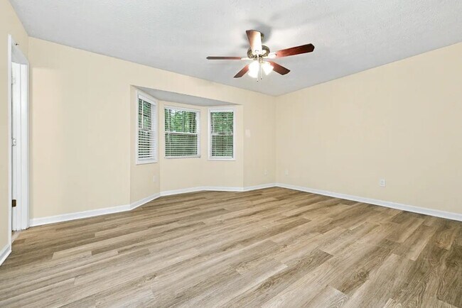 Foto del edificio - 124 Fairview Way