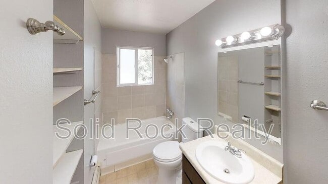 Building Photo - 325 Bonnie Ct
