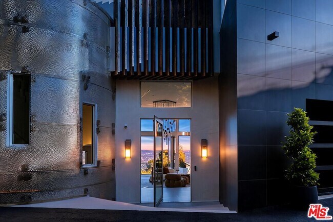 Foto del edificio - 9270 Kinglet Dr