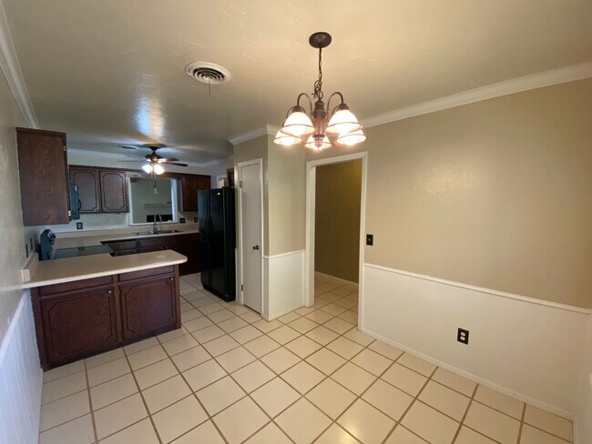 Foto del edificio - 4470 Ridgecrest Cir