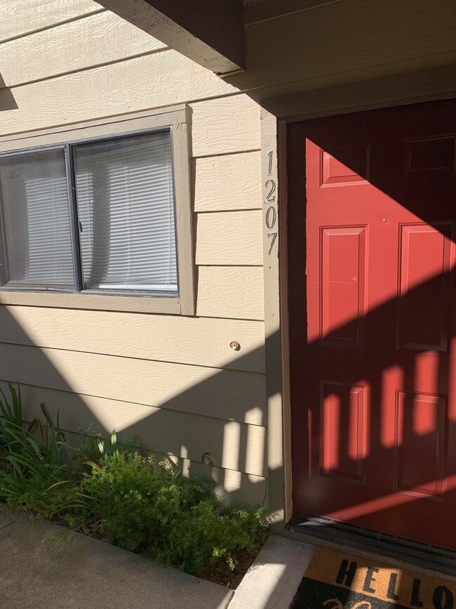 Building Photo - Hercules: Lower Level Two Bedroom Two Bath...