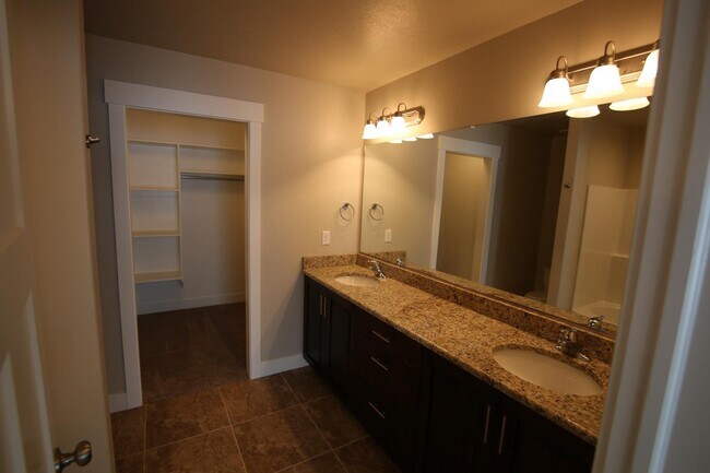 Foto del edificio - 2160 N 500 E