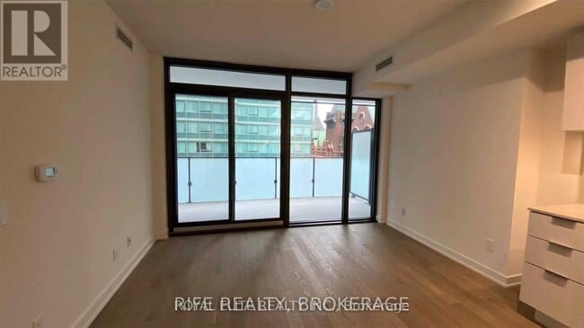 Building Photo - 25 Richmond St E