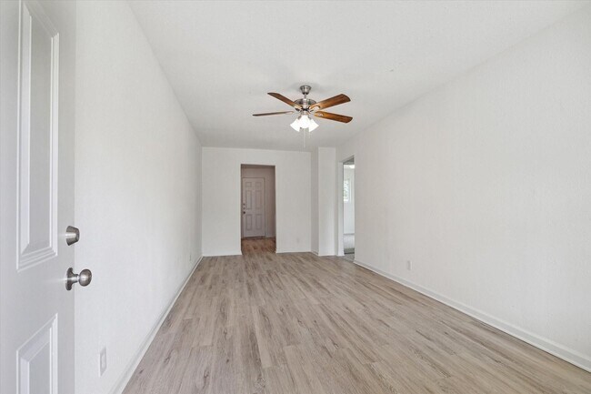 Foto del edificio - 5111 Clover St