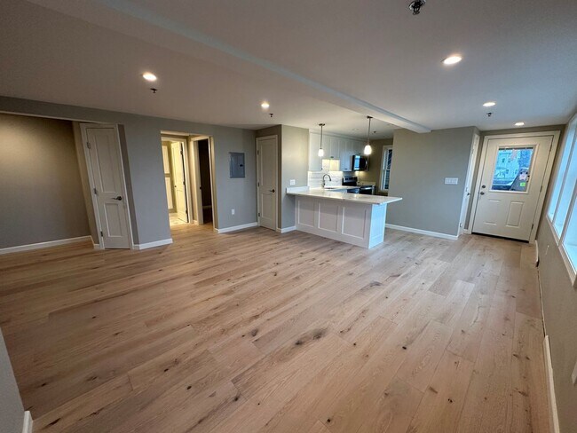 Building Photo - Water Views! On the Beach - In unit Free Laundry - New Renovation!