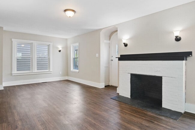 Building Photo - Coming Soon - Charming 3 Bedroom, 1 Bath S...