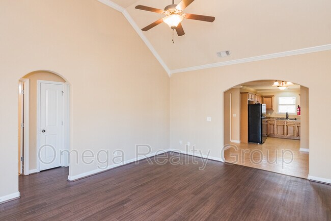 Building Photo - 523 Village Springs Ln