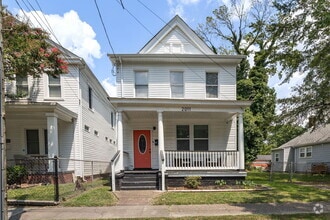 Building Photo - 2011 Lansing Ave