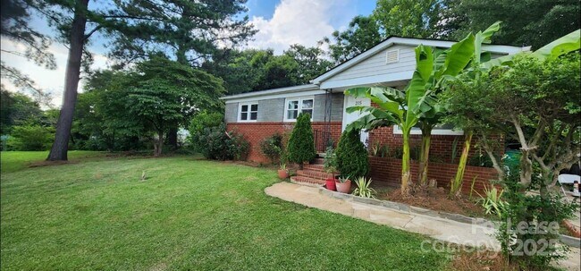 Building Photo - 215 Mattoon St