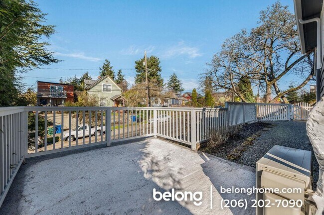 Building Photo - 3943 S Orcas St