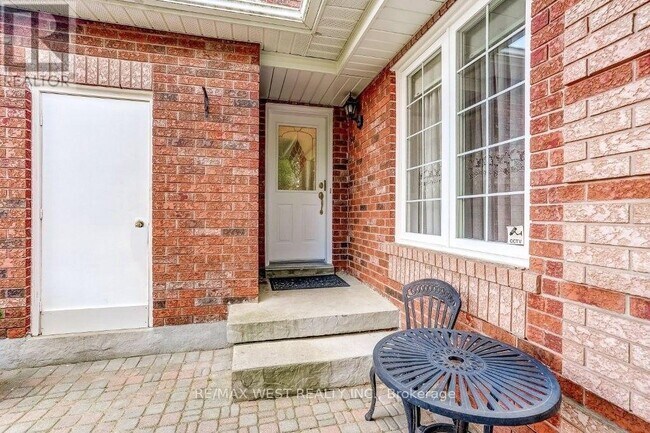 Building Photo - 7265 Sandhurst Dr