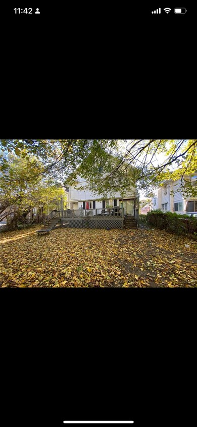 Primary Photo - 550 Parsells Ave