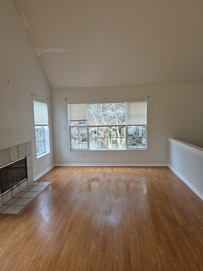 Foto del edificio - 13700 Richmond Park Dr N