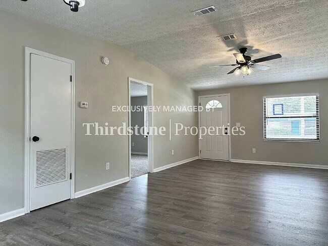 Building Photo - 10833 Liscard Rd S
