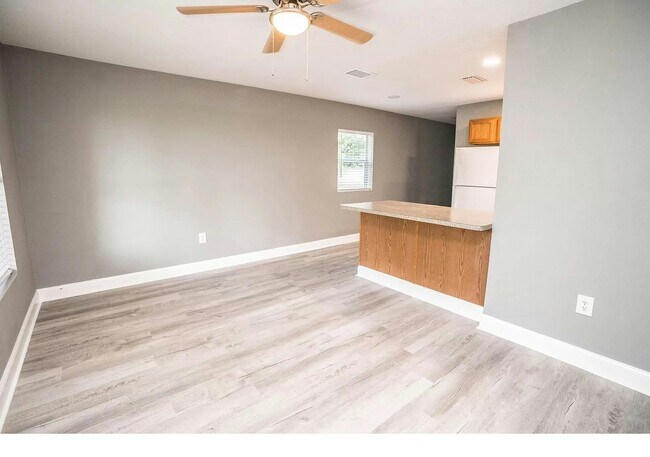 Photo - 2920 E Columbus Dr Apartment