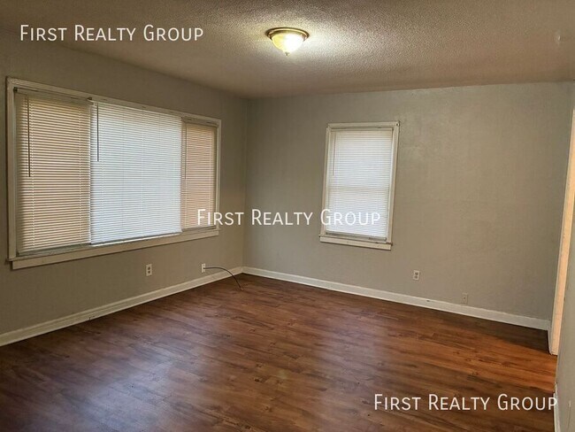 Building Photo - 364 Sheridan Ave