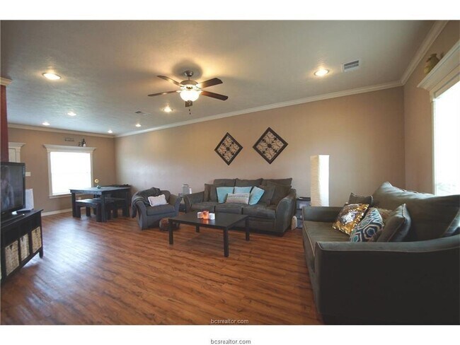 Building Photo - 2828 Horseback Dr