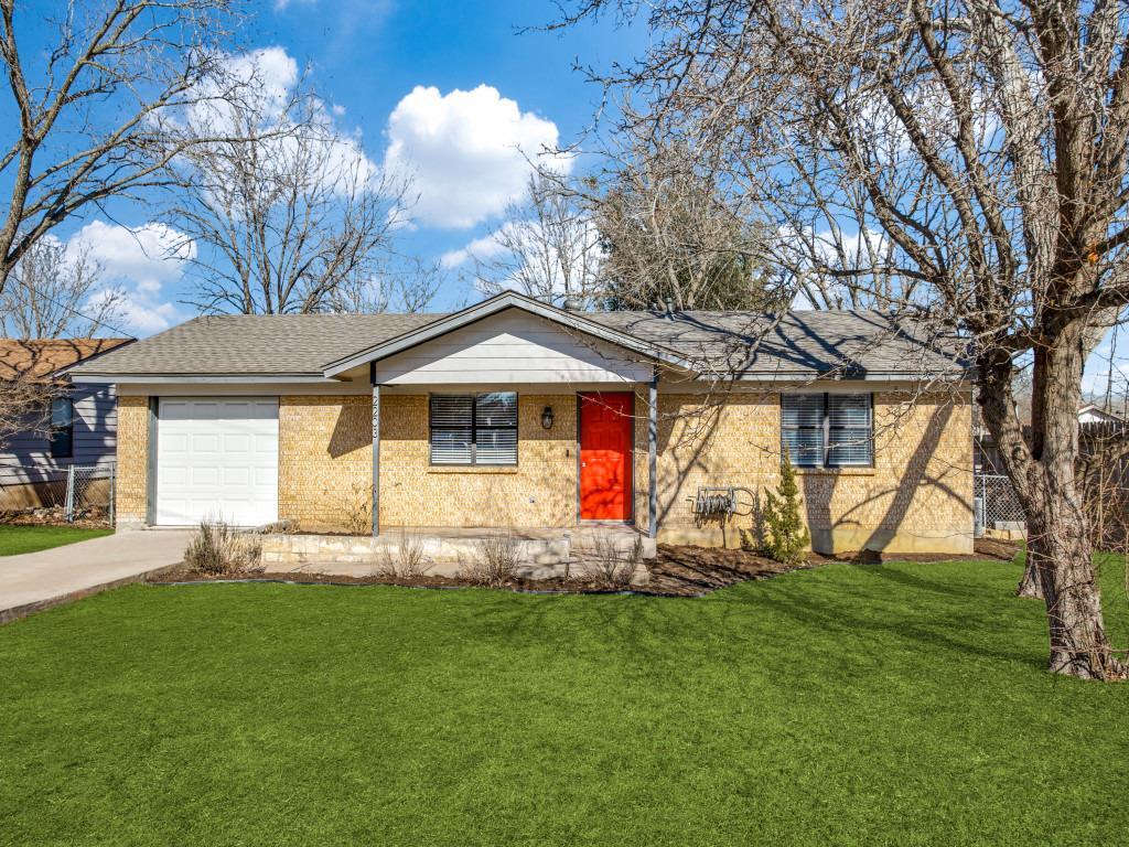 Foto principal - 2203 Trails End Dr