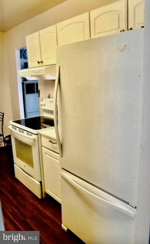 Primary Photo - 360 Gatewater Ct