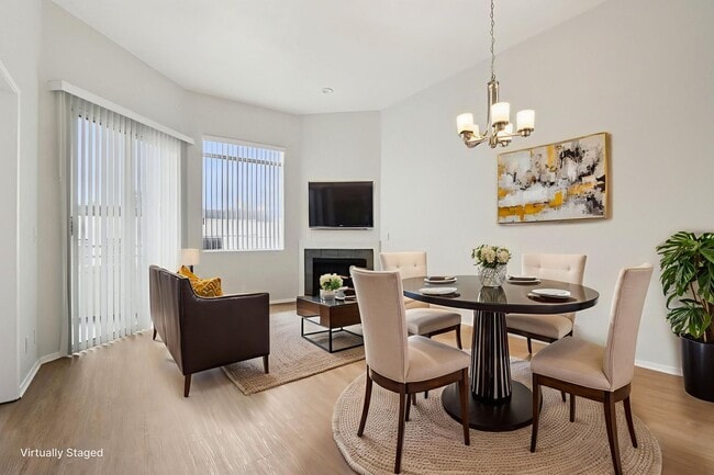 Interior Photo - 16117 Sunset Blvd