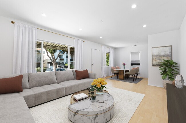 Sala de estar amueblada con comedor - 836 N Fuller Ave