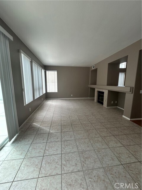 Foto del edificio - 16374 Whitefield Ct
