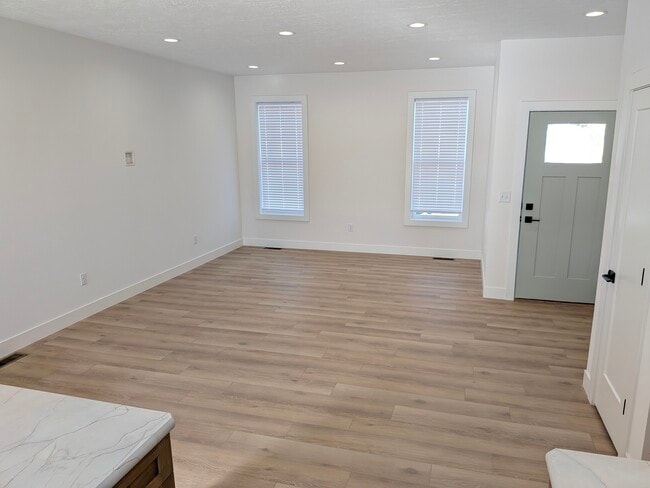 Foto del edificio - 162 Robin Rd