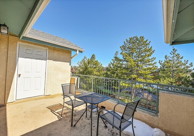 Building Photo - 530 Mohawk Dr
