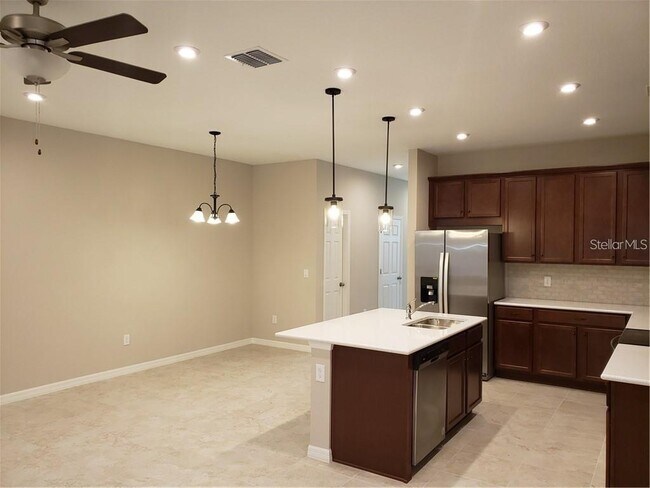 Foto del edificio - 15915 Marina Bay Dr