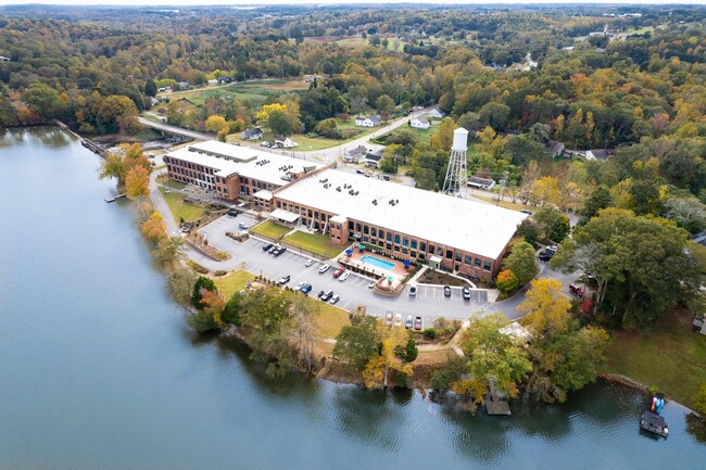 Foto del edificio - Lofts By The Lake