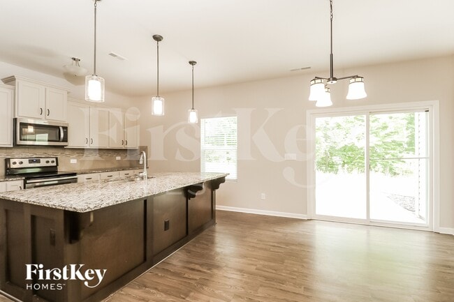 Building Photo - 8000 Camden Crossing