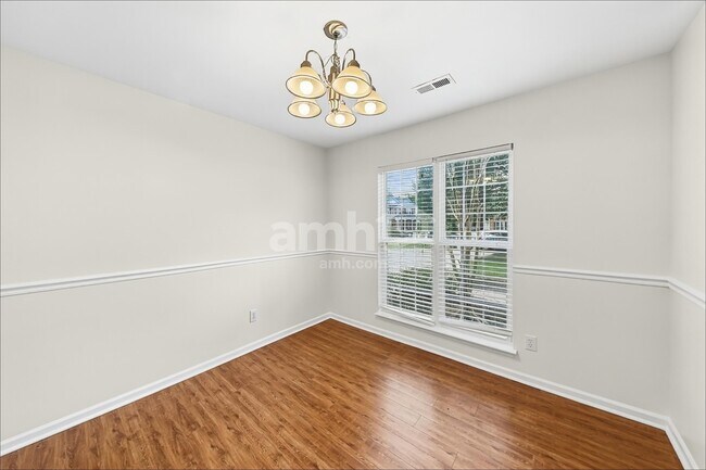 Building Photo - 1004 Bikar Ct